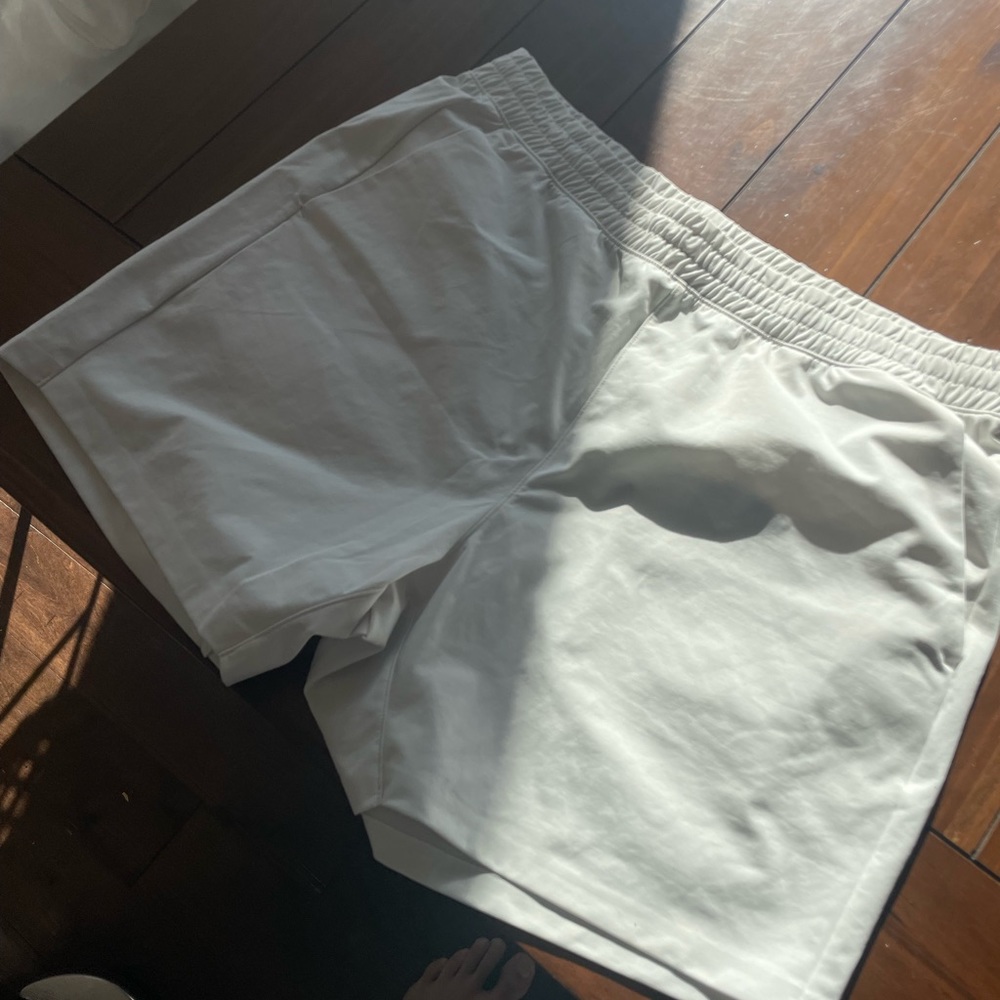 Uniqlo brand new off-white 5” shorts